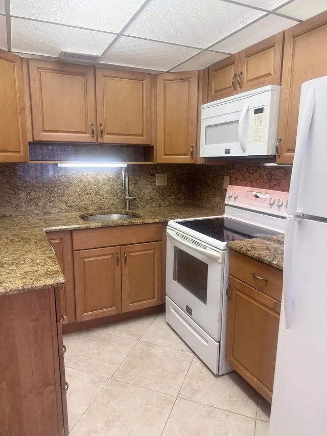 Unit 117 photo 6