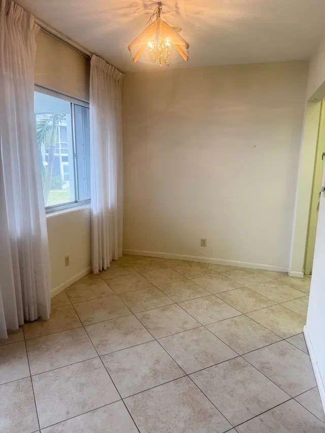 Unit 117 photo 8
