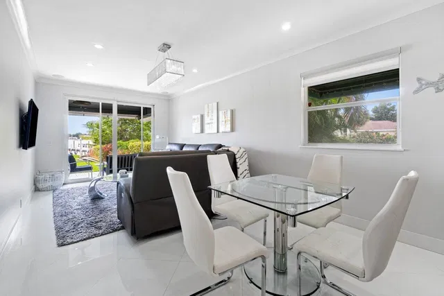 Residence photo 12