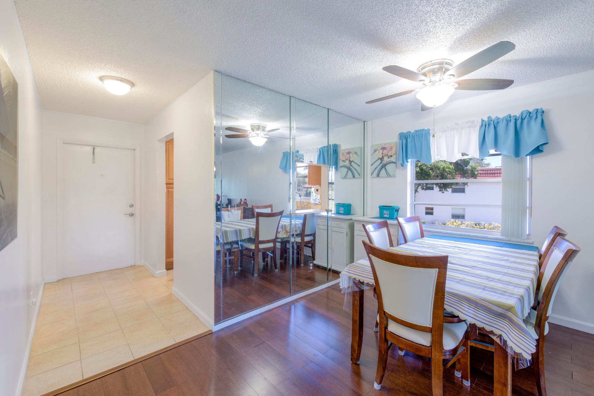Unit 1615 photo 3