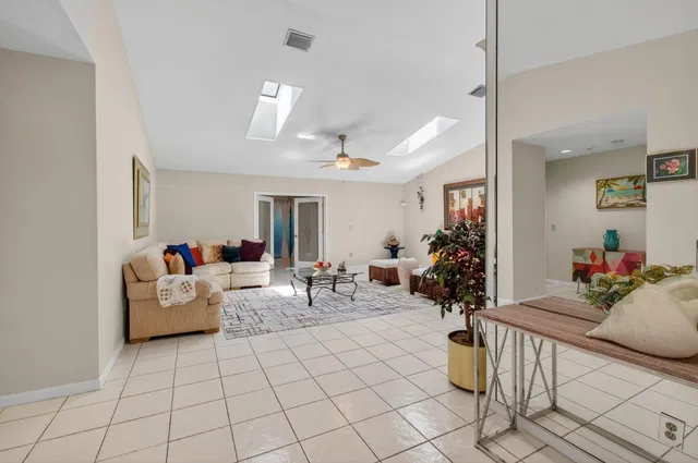 Residence photo 12