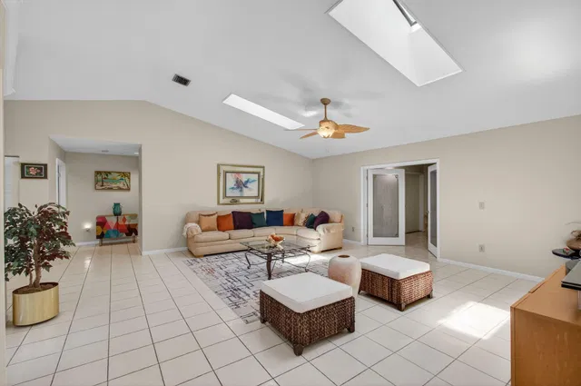 Residence photo 16