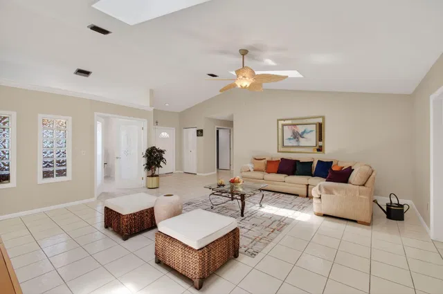 Residence photo 17
