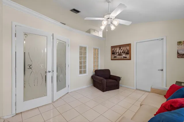 Residence photo 22