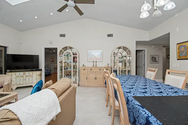 Residence photo 11
