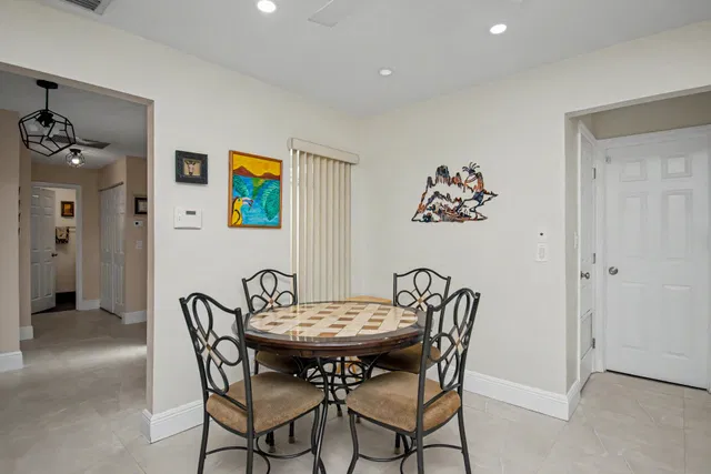 Residence photo 16