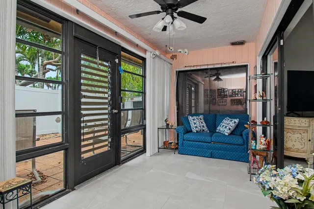 Residence photo 28