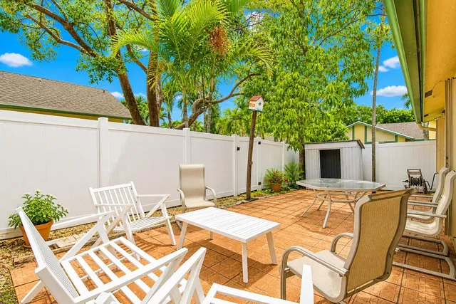 Residence photo 32