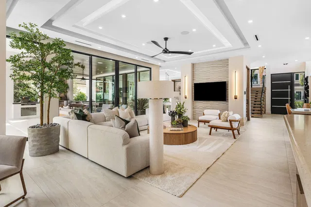 Royal Palm Yacht and Country Club Residence photo 15
