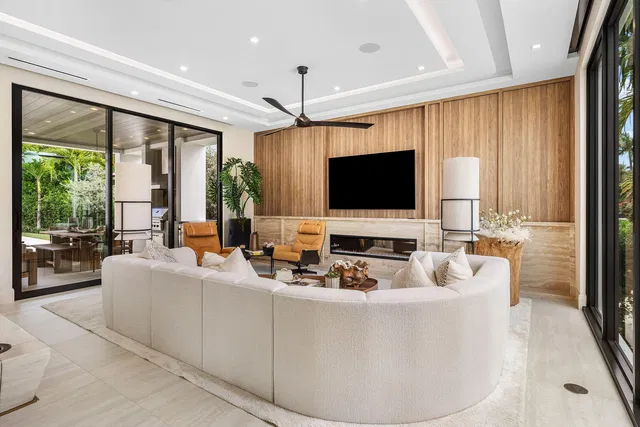Royal Palm Yacht and Country Club Residence photo 25