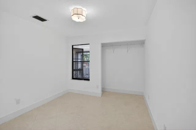 Residence photo 17