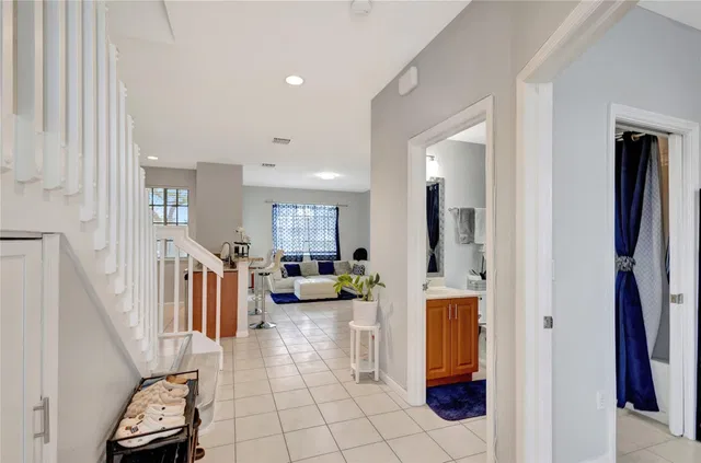Unit 2037 photo 7