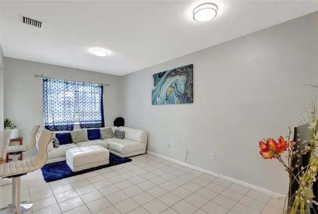 Unit 2037 photo 9