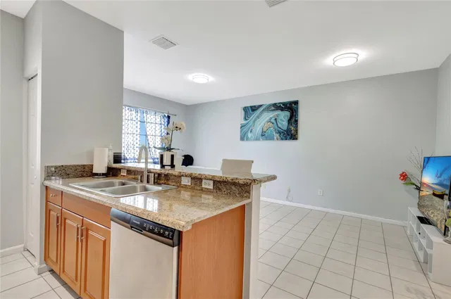 Unit 2037 photo 14