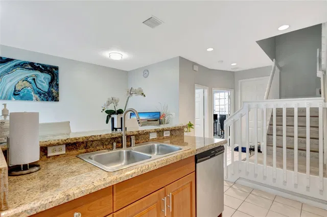 Unit 2037 photo 15