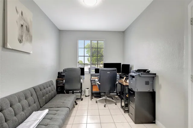 Unit 2037 photo 16