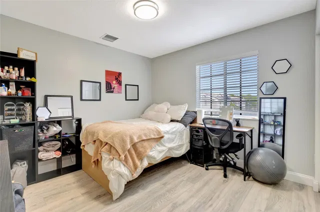 Unit 2037 photo 20