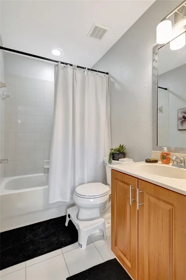 Unit 2037 photo 23