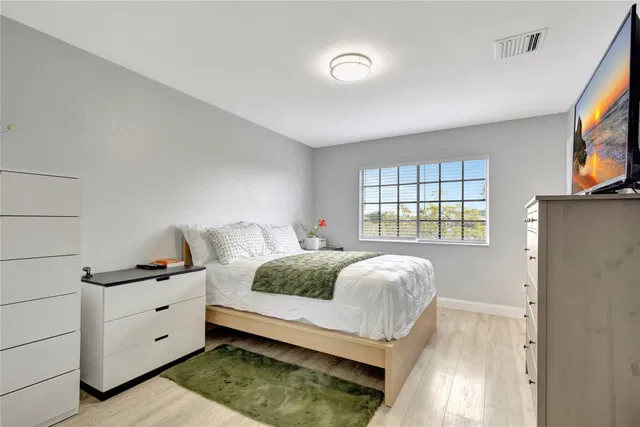 Unit 2037 photo 27