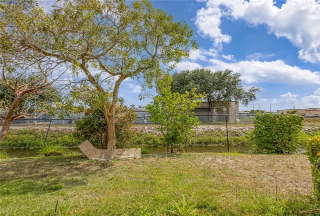 Unit 2037 photo 32