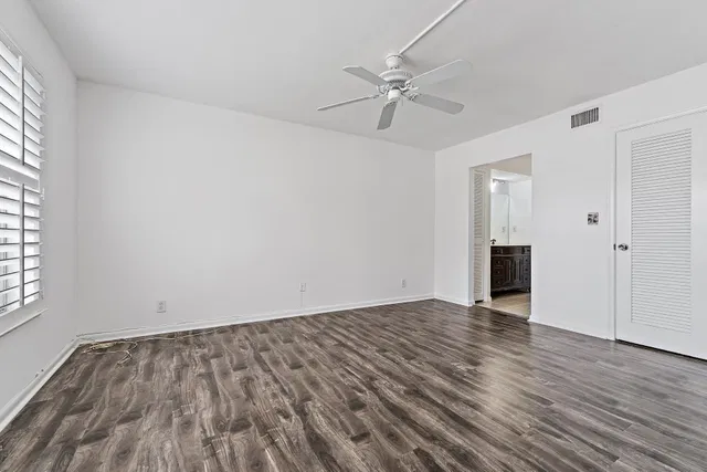 Unit 131 photo 14