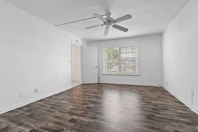 Unit 131 photo 16