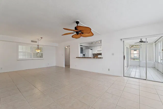 Unit 131 photo 9