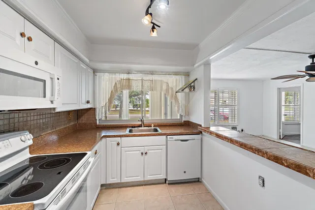Unit 131 photo 12