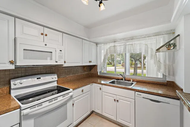 Unit 131 photo 13