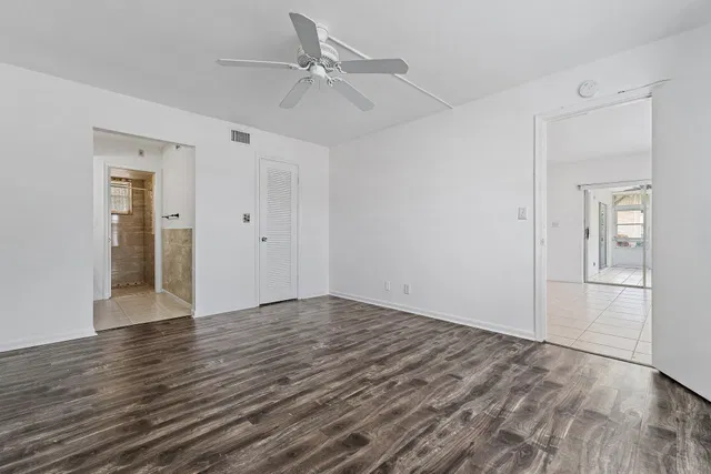 Unit 131 photo 15