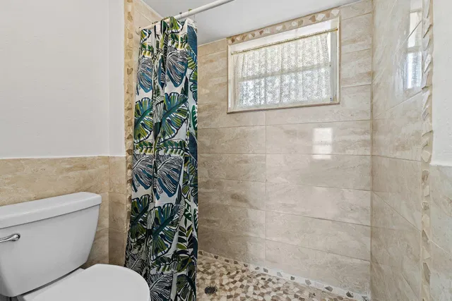 Unit 131 photo 18