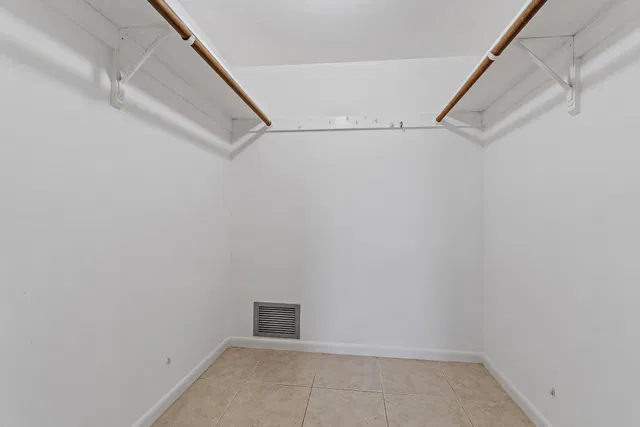 Unit 131 photo 19