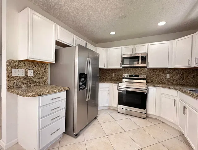 Residence photo 3