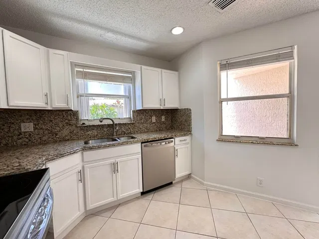 Residence photo 4