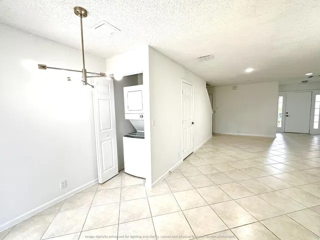 Residence photo 6