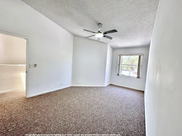 Residence photo 12