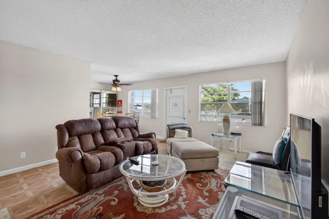 Residence photo 2