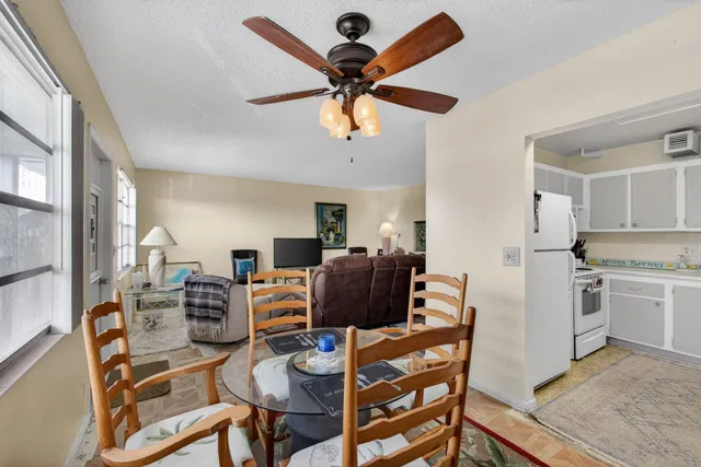 Residence photo 3
