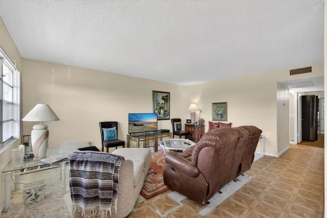 Residence photo 11