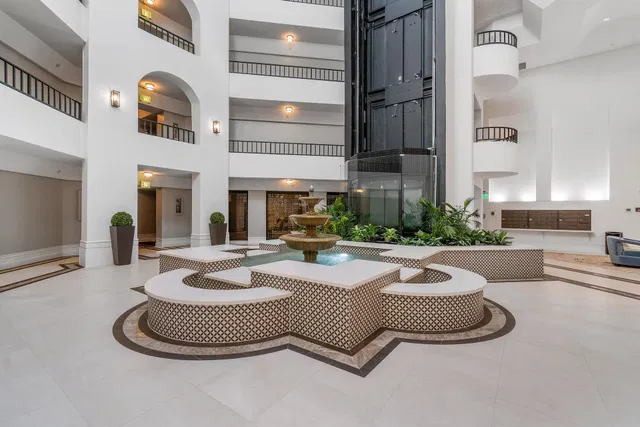 Mizner Court Unit 410 photo 4