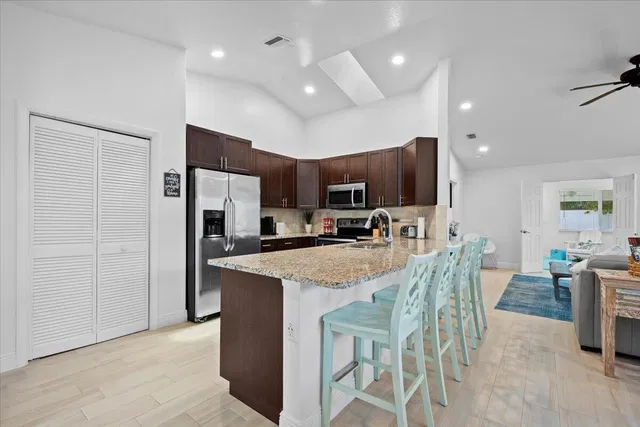 Residence photo 3