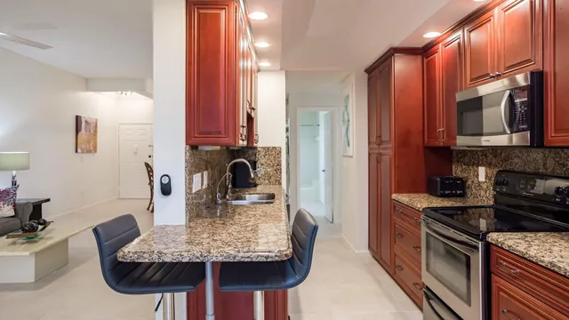 Unit 208 photo 8