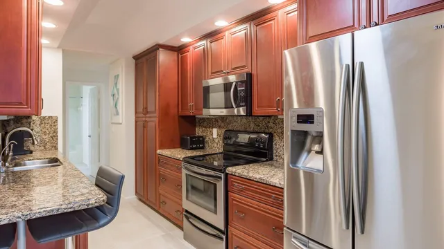 Unit 208 photo 9