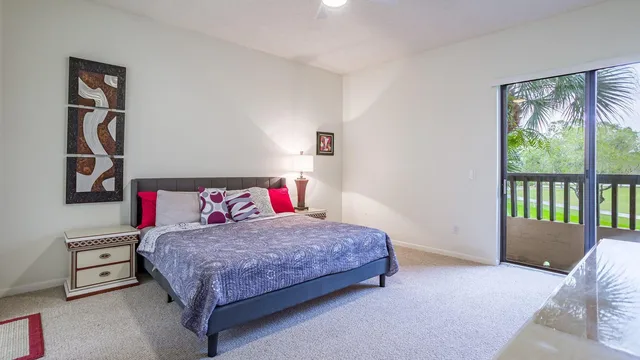 Unit 208 photo 11