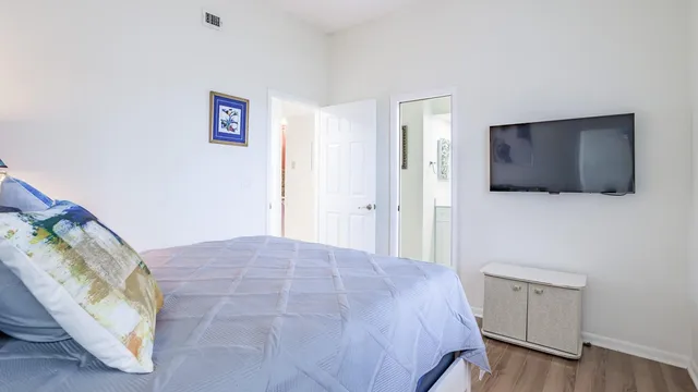 Unit 208 photo 17