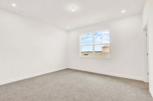 Residence photo 31
