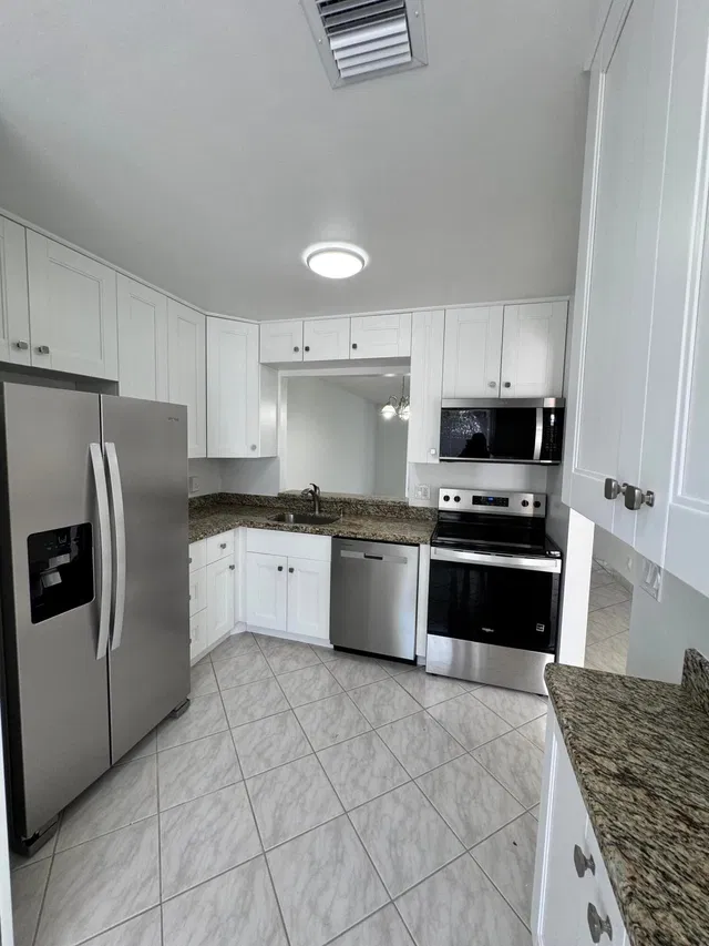Residence photo 3