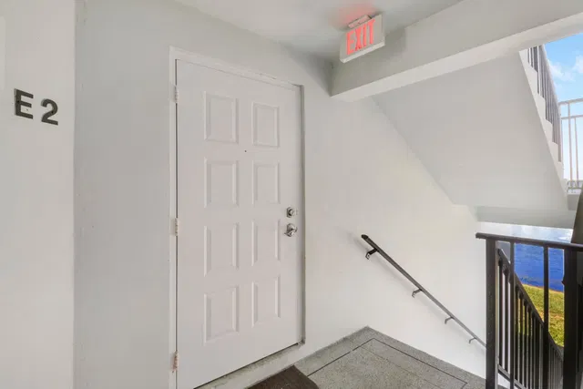  Unit E2 photo 5