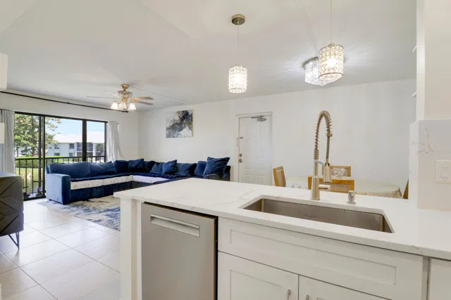  Unit E2 photo 15