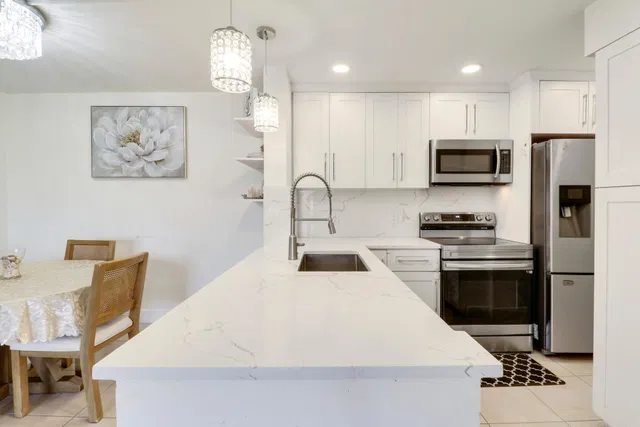  Unit E2 photo 16